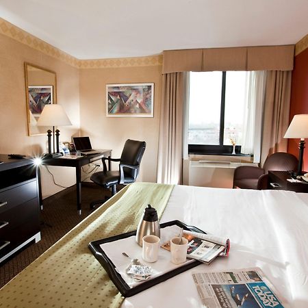 The Laguardia Hotel New York Room photo